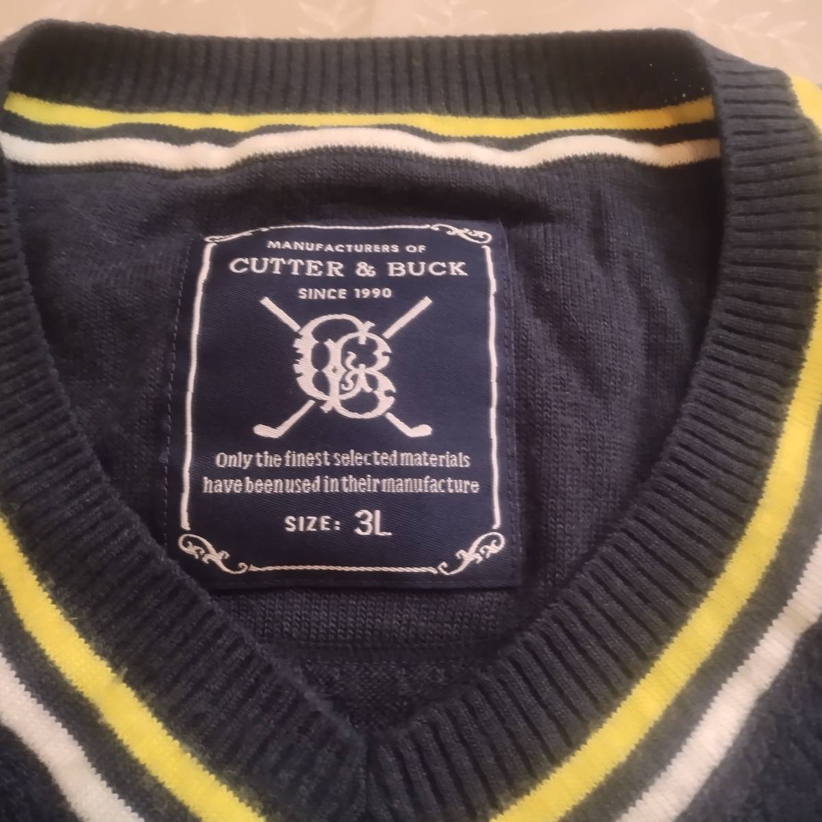美品！　カッター＆バック　CUTTER&BUCK　Ｖ襟セーター　サイズ３Ｌ　ネイビーⅹ菱形総柄　やや立体的薄手生地_画像6