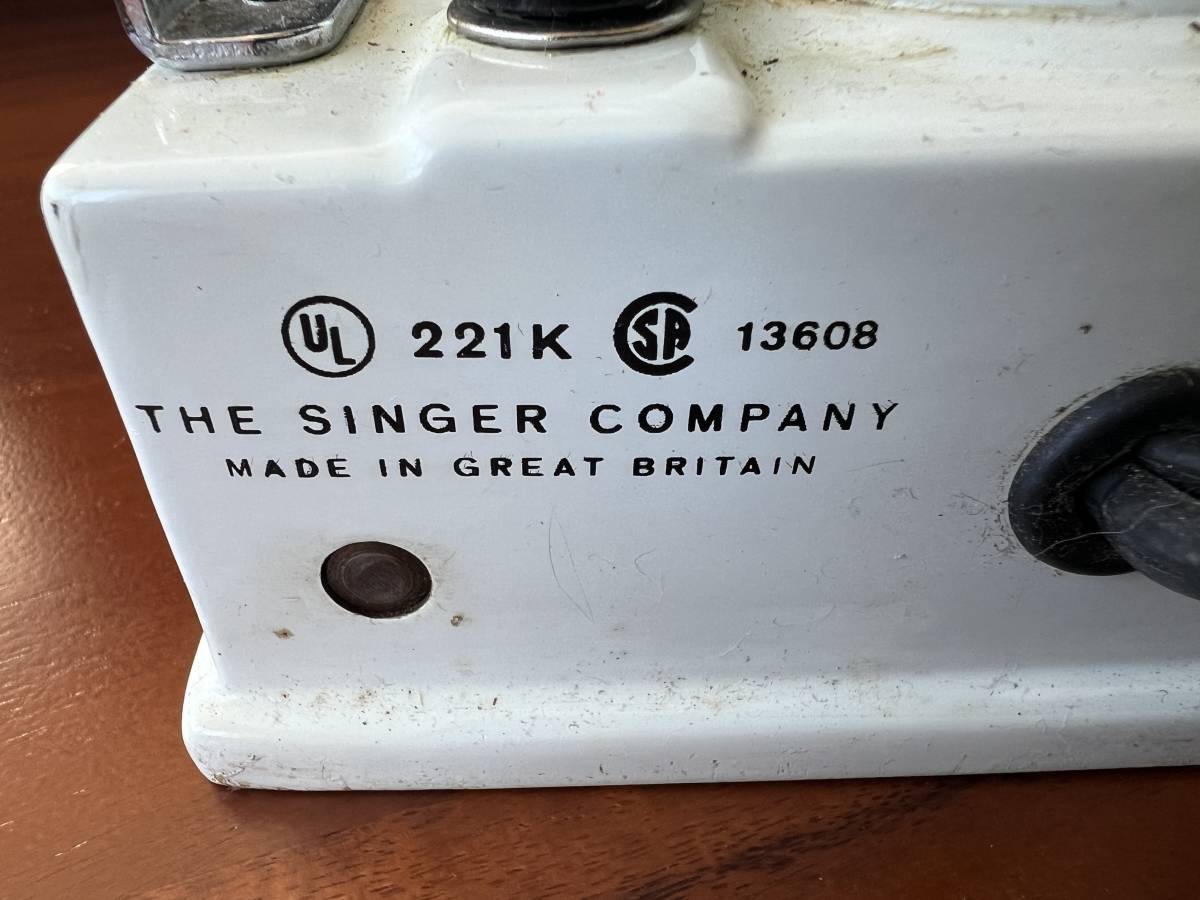 1960年代 シンガーミシン SINGER 221 UK フェザーウェイト 