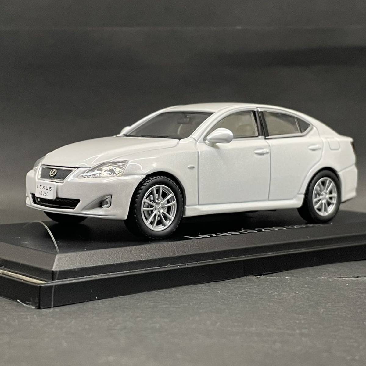 ■レクサス IS250 (2006)■アシェット■IXO■1/43■国産名車コレクション■ミニカー■保護材付きケース入り■製造過程による塗装浮き有り■_画像1