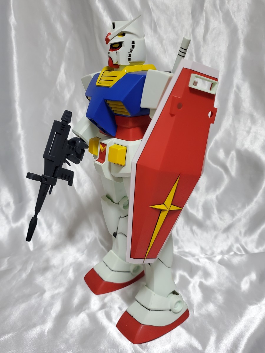 ① バンダイ 旧キット 機動戦士ガンダム 1/60 RX-78-２ ガンダム ビッグサイズ プラモデル 塗装済 完成品 旧バンダイ_画像3