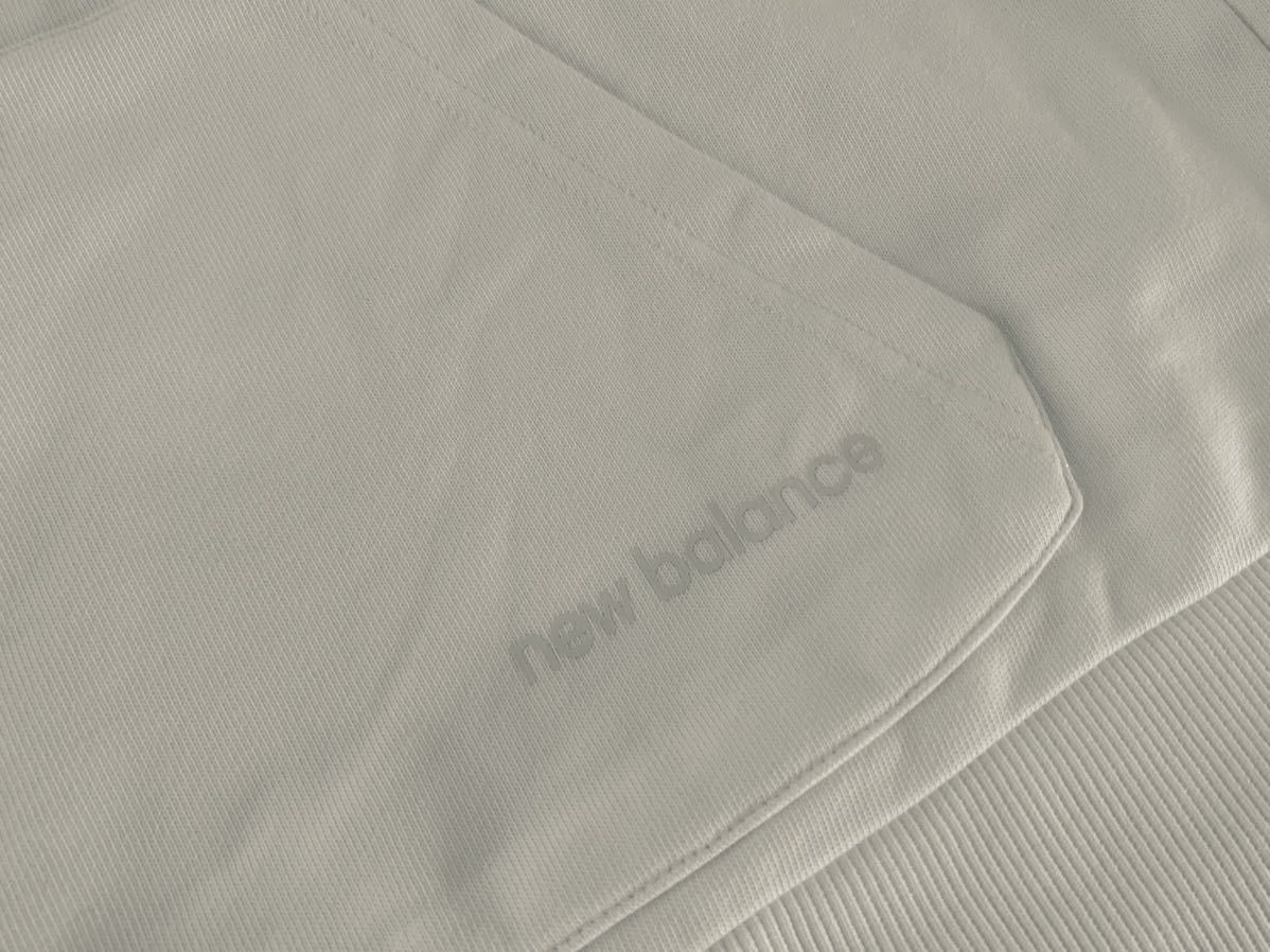 new balance ニューバランス パーカー　美品_正面ポケットのロゴ