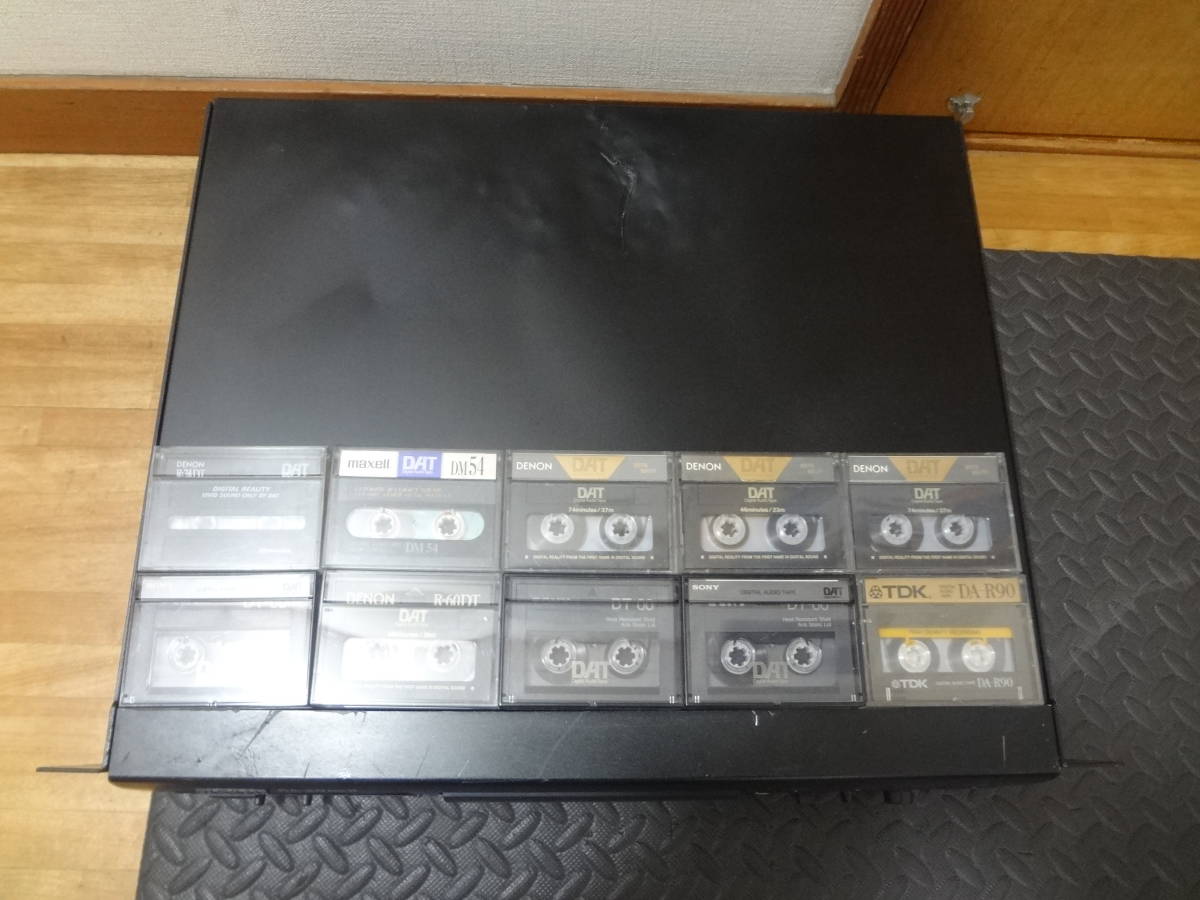 現状品　TASCM DATデッキ　D A−２０マークⅡ 録再FF,REW確認　録音ずみDATテープ１０本付けます。_画像2