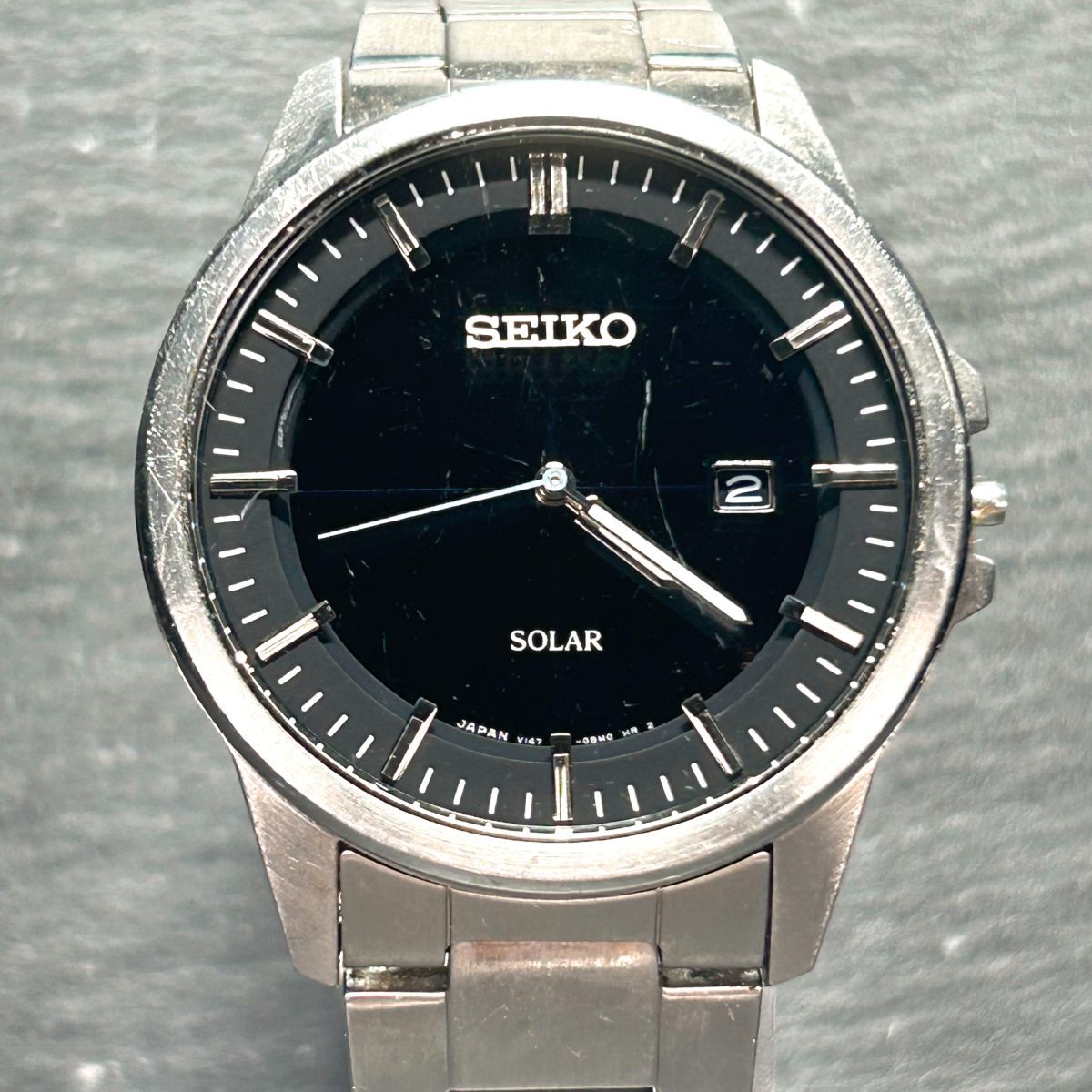 SEIKO セイコー ソーラー V147-0AF0 腕時計 ソーラークオーツ アナログ 3針 ステンレススチール カレンダー ブラック文字盤 シルバー_画像3