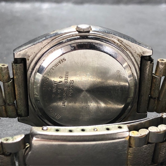 SEIKO セイコー 7123-503A クオーツ 腕時計 シルバー文字盤 日常生活防水 ステンレススチール デイデイトカレンダー シルバー アナログ_画像6