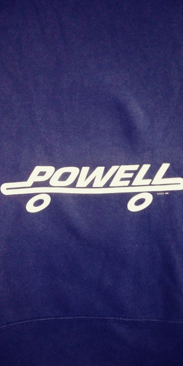 レア！珍しいロゴデザインの90年代USA製ヴィンテージ「POWELL パウエル」のパーカー。センターポケット付き。コピーライト入り。_画像3