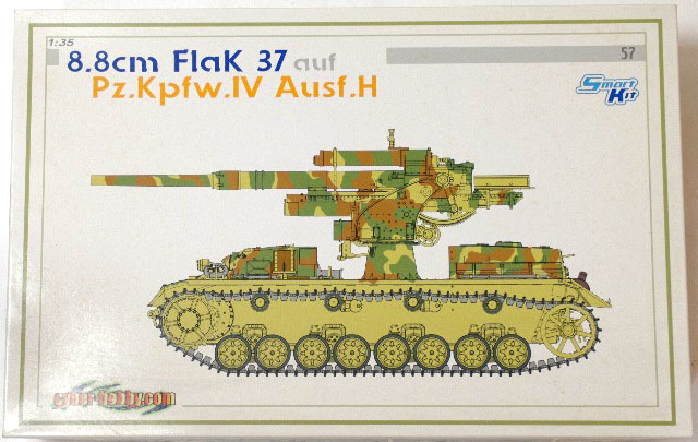 サイバーホビー 1/35 ドイツⅣ号戦車H型　８.８cm Flak37搭載　ドラゴン　限定品　白箱　連結式キャタピラ_画像1