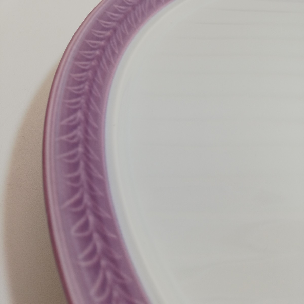 有田焼 華峰 縁紫 和洋皿 直径24.5cm×高さ3cm 未使用品 [和食器 洋食器 中皿 磁器皿 有田 日本美術] の画像4