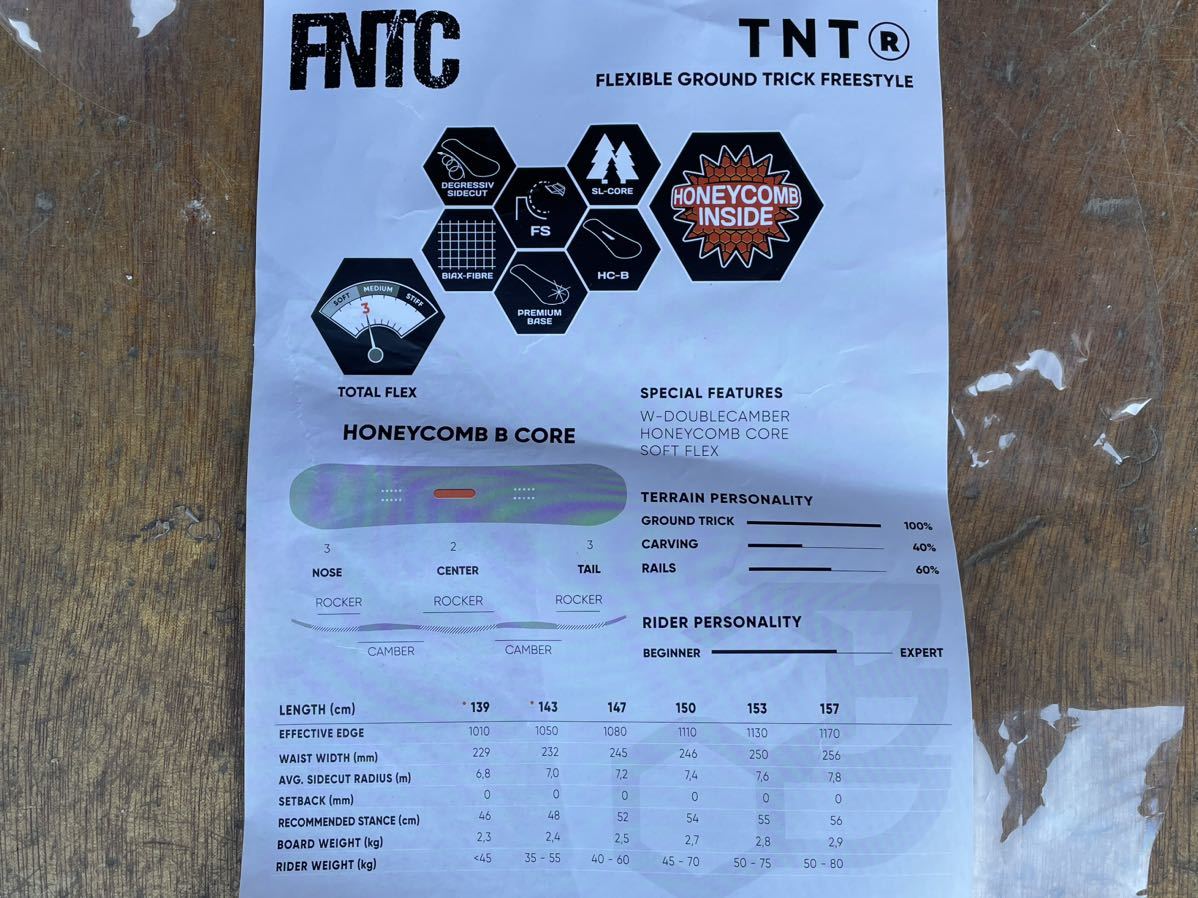 22-23 FNTC TNT R TNTR 147cm スノーボード ダブルキャンバー 保証書付き 使用回数1回のみ_画像3