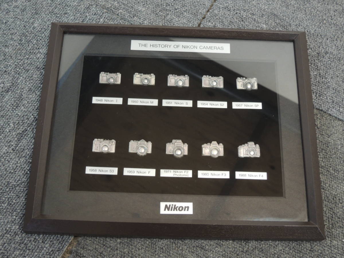 ●未使用・保管品 Nikon ニコン THE HISTORY OF Nikon CAMERAS カメラ ヒストリーバッヂ ピンバッジセット 額入り/管理8084B12_画像2