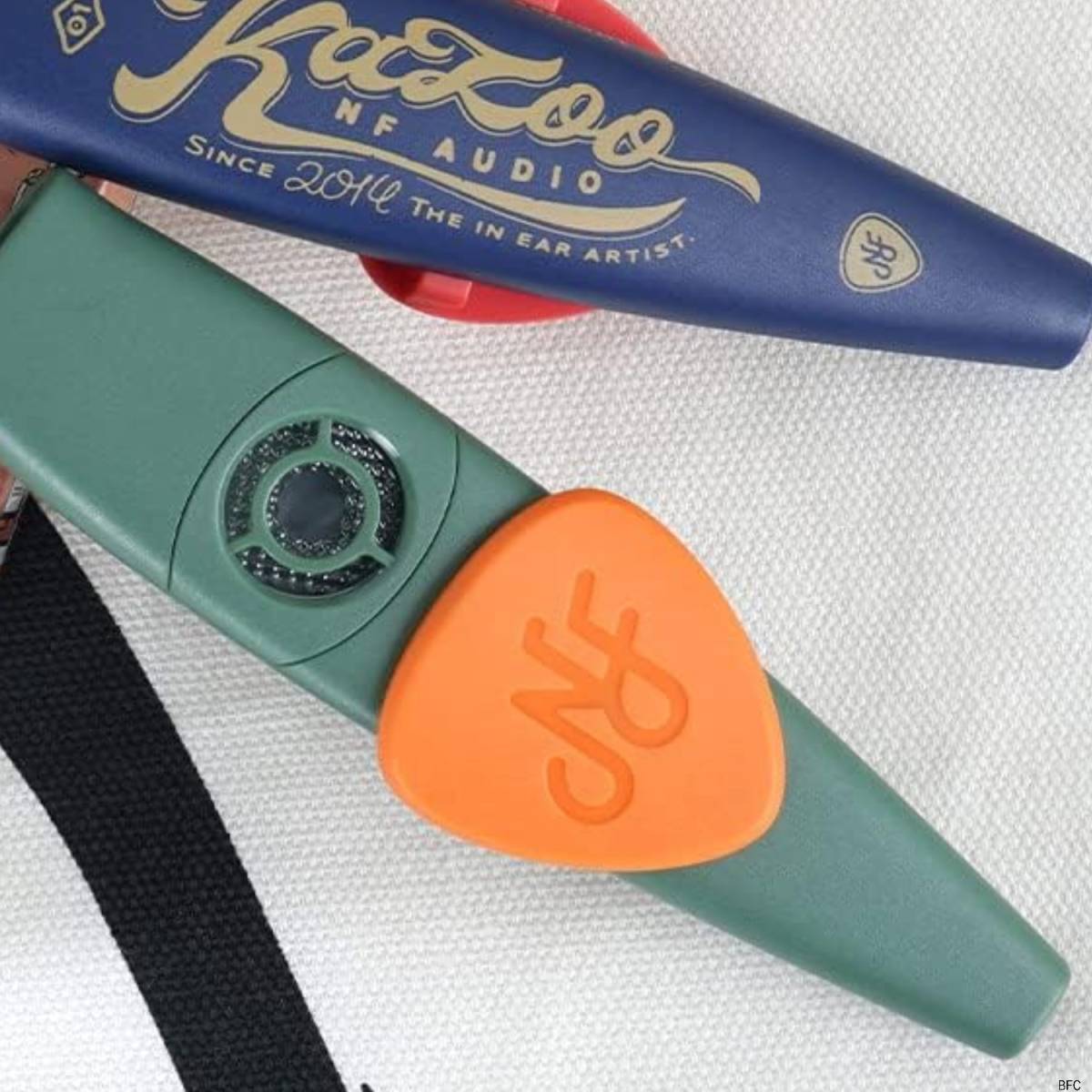 Kazoo グリーン ABS カズー 振動板 ホイッスル 音楽玩具 水洗いが可能 2段階 音色調整 送料無料 オシャレ カッコいい