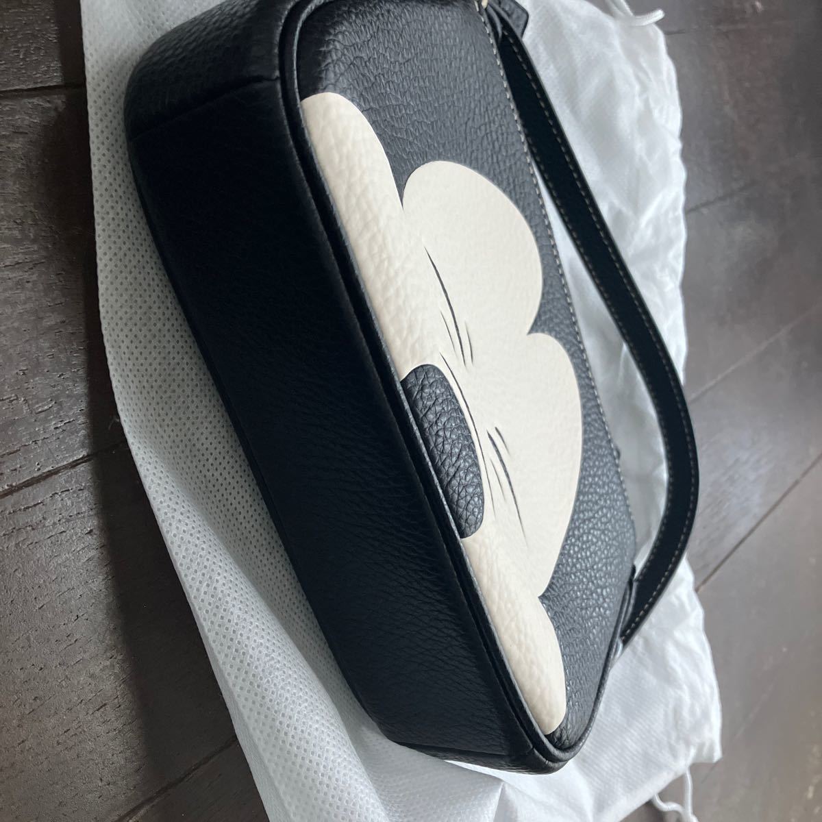 送料込 新品 価49500 100周年 Disney × COACH ポーチ 本革 送料込 新品 価49500 100周年 Disney × COACH ポーチ 本革
