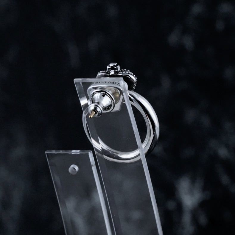 ジャスティンデイビス クラウン オニキス ピアス CAPTIVE SOUL ジャスティンデイビス クラウン オニキス ピアス CAPTIVE SOUL