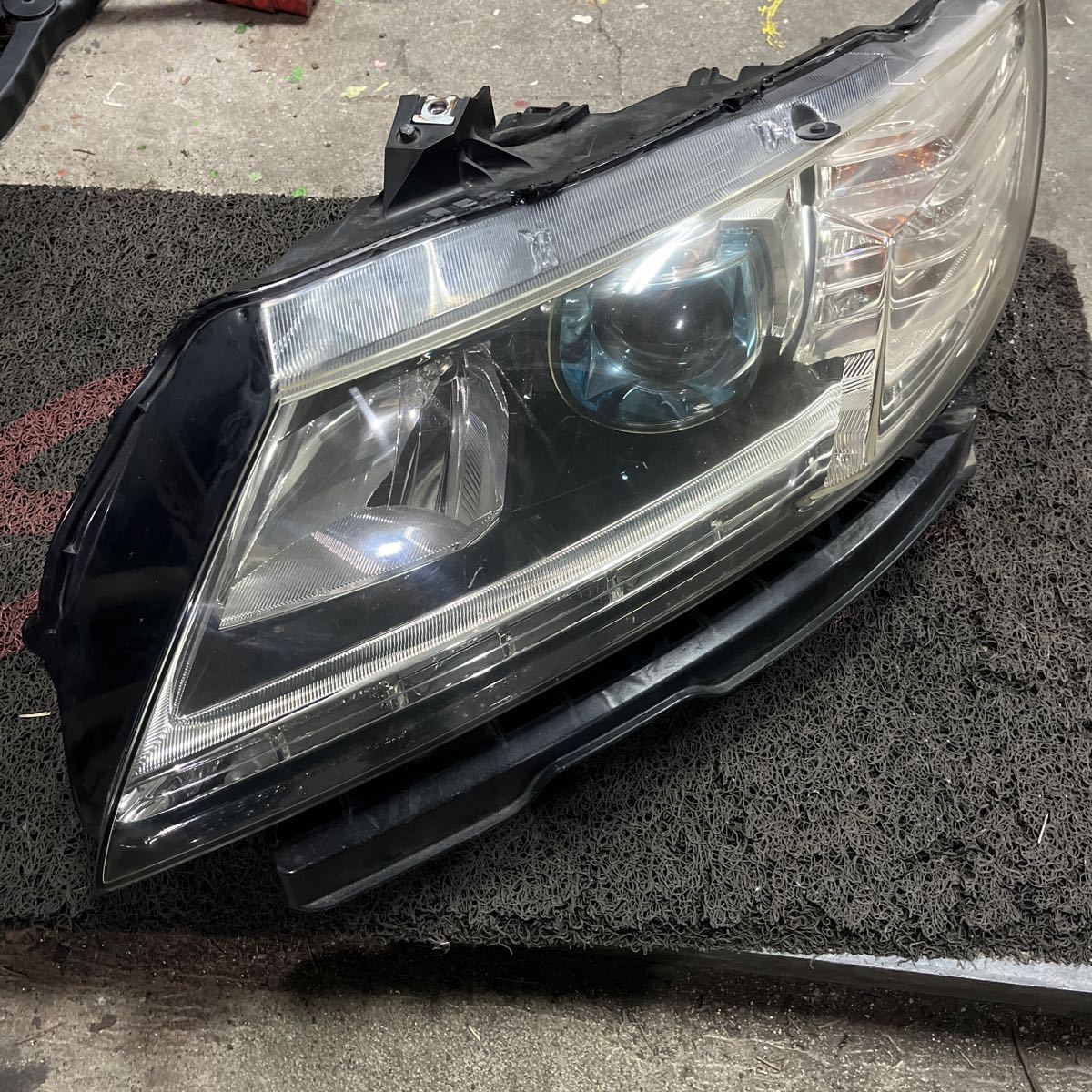 ZF1 CR-Z 前期 純正HID 左 ヘッドライト バラスト付き LED点灯 ZF1 CR-Z 前期 純正HID 左 ヘッドライト バラスト付き LED点灯