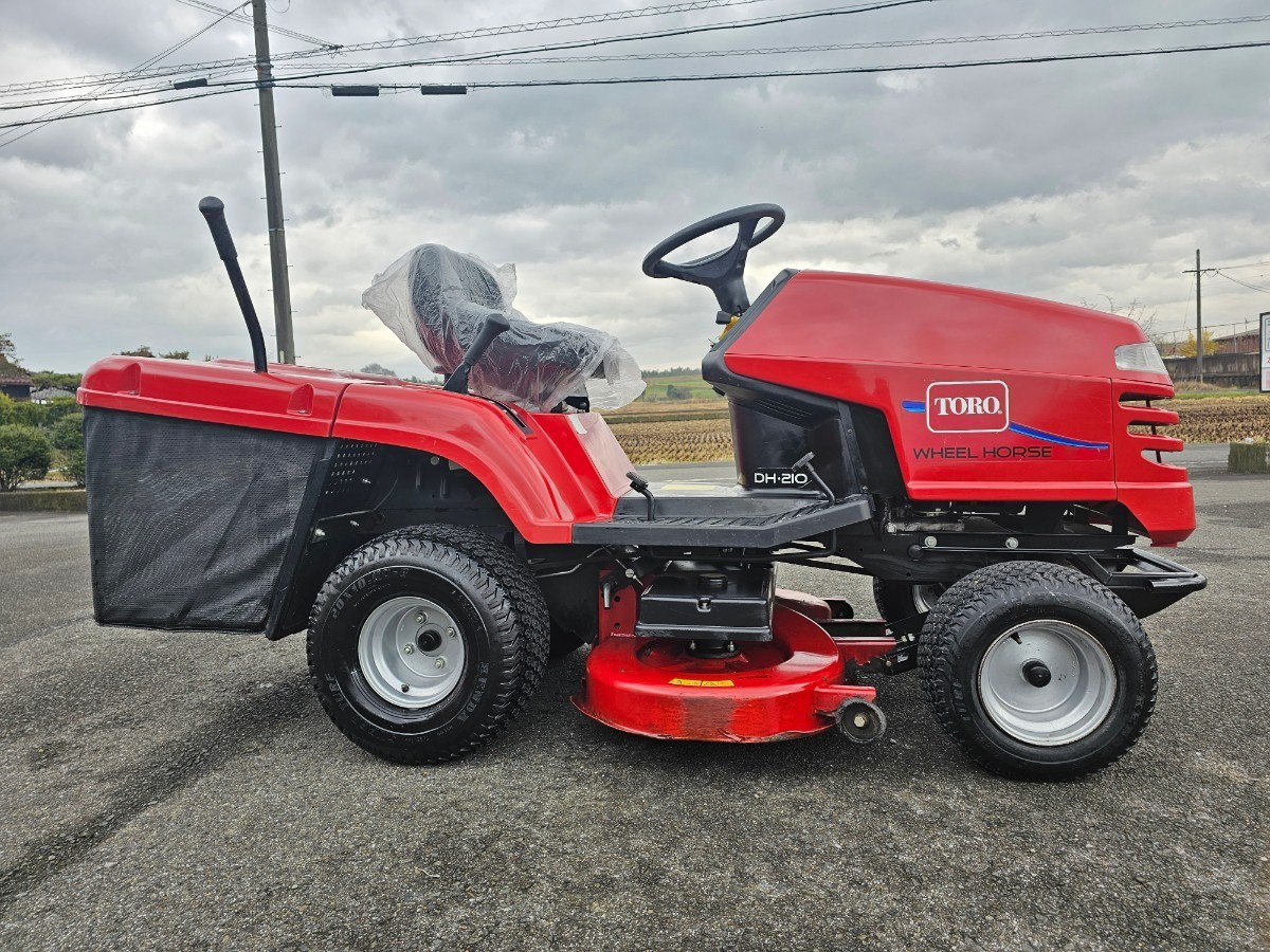 ◆低走行の超極上車！ TORO ローントラクター DH-210 常用芝刈り機 草刈機 草刈り機 芝刈 ゴルフ場 球場 校庭 公園 緑地に最適！_画像4