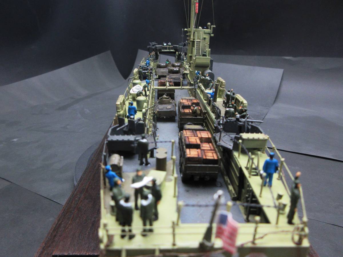 ドイツレベル 1/144 アメリカ海軍 中型揚陸艦 LSM　完成品_画像3