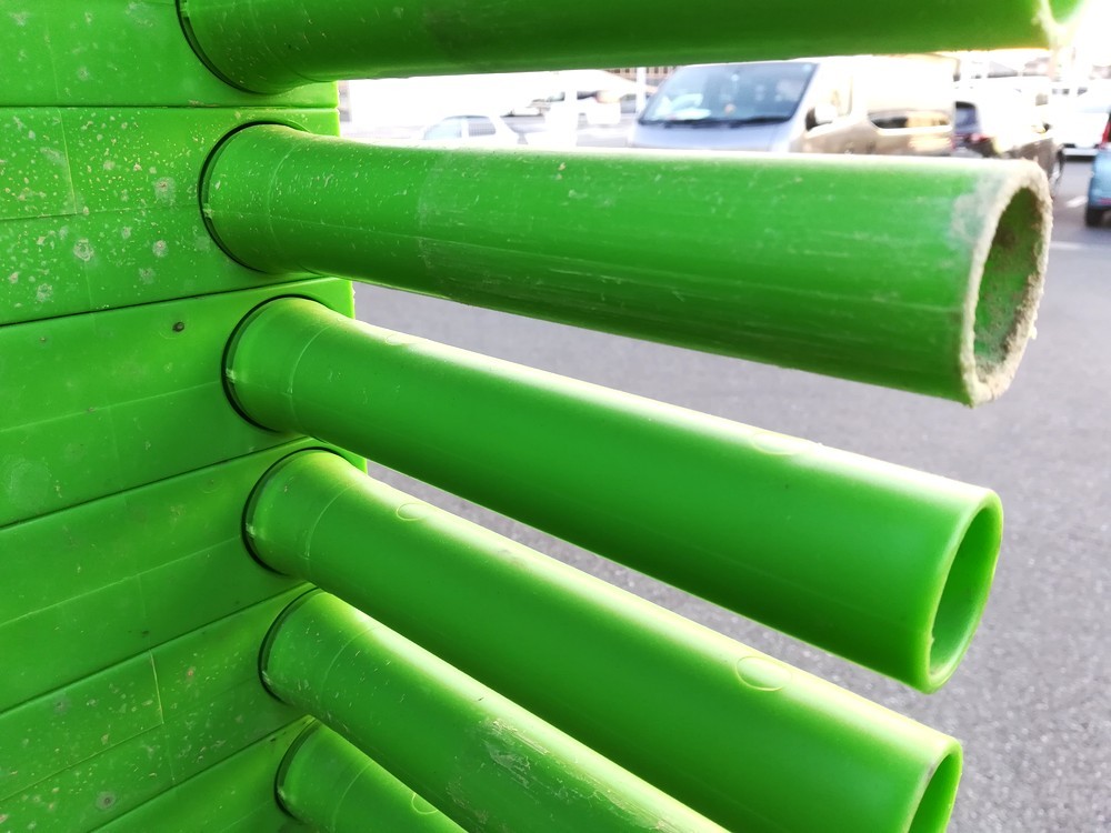 ●【店頭引取のみ】中古品 40枚 プラスチックフェンス 緑 幅1095×高さ1175×厚さ43mm ※パレットのままお渡しします_画像5