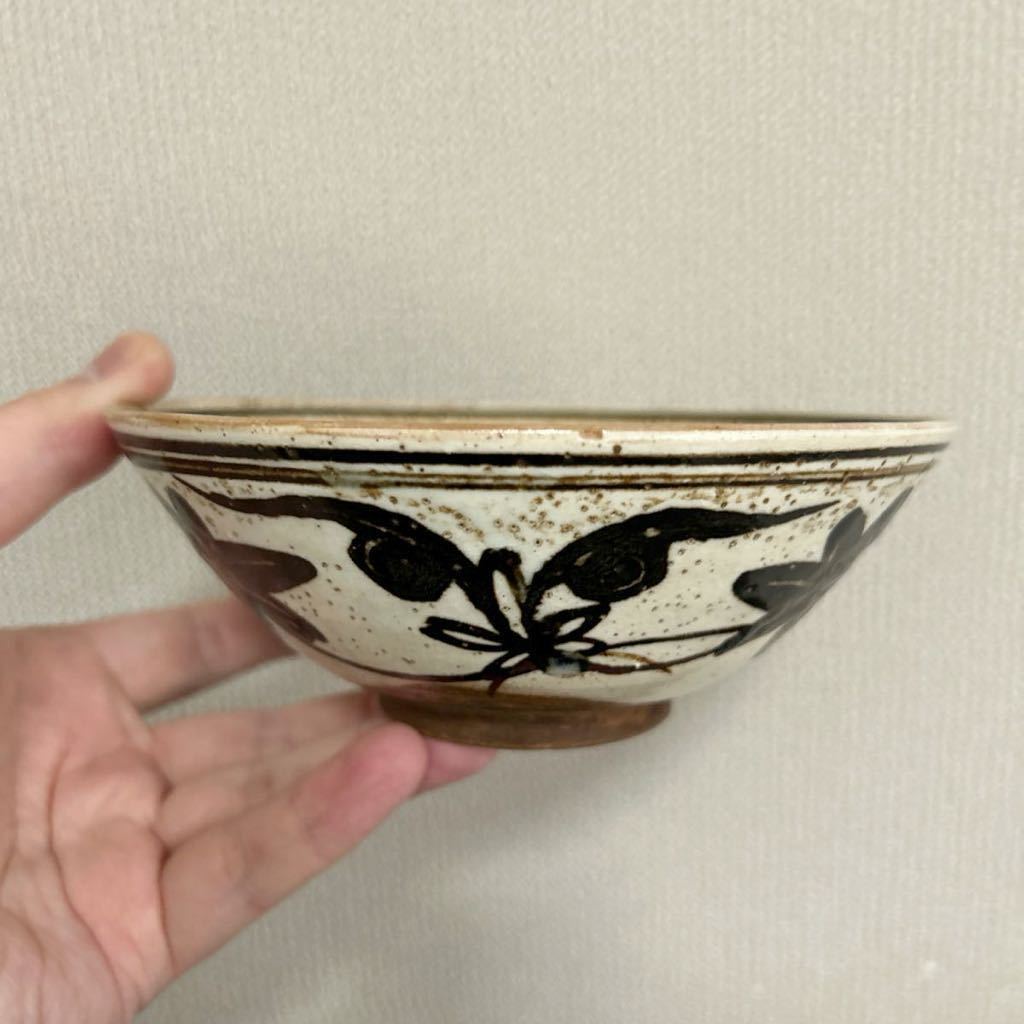 名品　磁州窯　絵高麗　掻落草花紋茶碗　明代　検　李朝　鶏龍山　安南　宋胡録　スコータイ　宋白磁　宋赤絵　鉄絵　鉄砂　白磁　茶碗　皿_画像4