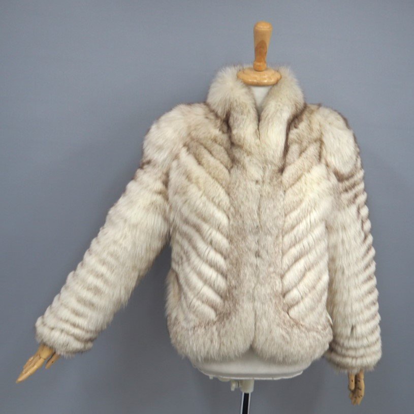 美品【 EMBA★￥1～ 】高級毛皮　ブルーフォックス　日本製◆ハーフコート/60cm丈　ボリューミー　袖：横段　クリーム　11号◆S980T_画像3