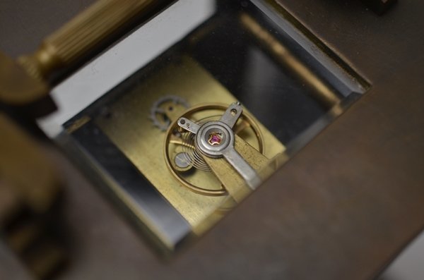 動作 フランス製 鍵巻式 置時計 枕時計 真鍮 角型 三面琺瑯画 女性 裸婦像 アンティーク 置き時計 機械式 キャリッジクロック_画像6