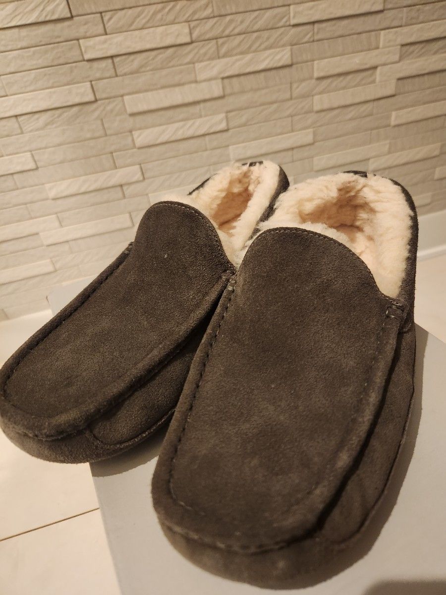 UGG  モカシン スリッポン アグ チャコール メンズ