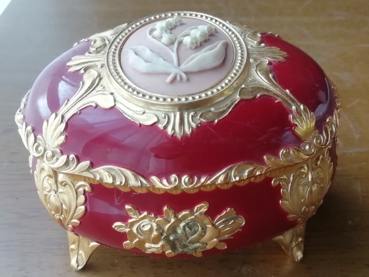 オルゴール 宝石箱 赤 すずらん 世界に一つだけの花 オーバル型 オルゴール 宝石箱 赤 すずらん 世界に一つだけの花 オーバル型