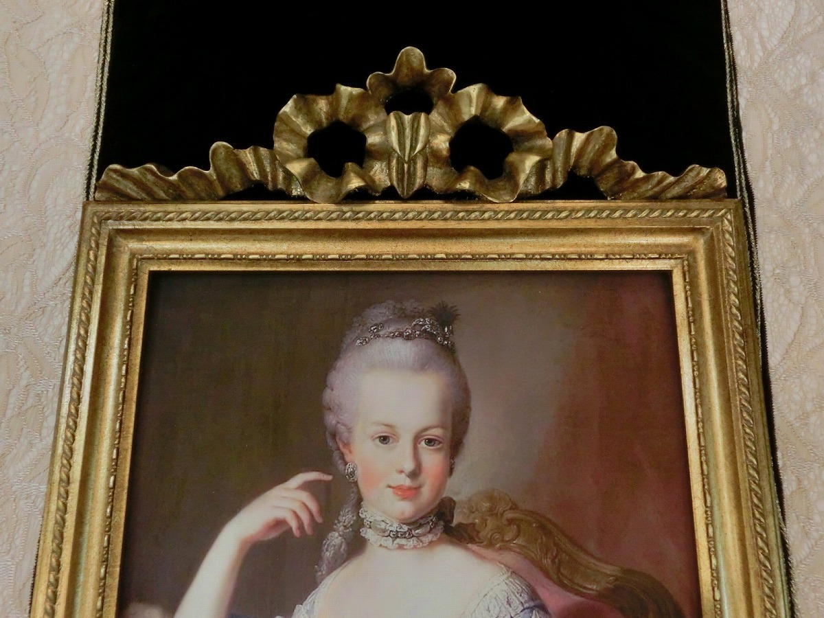 ro here style antique Gold frame Marie Antoinette. amount .W37cm/H55cm y