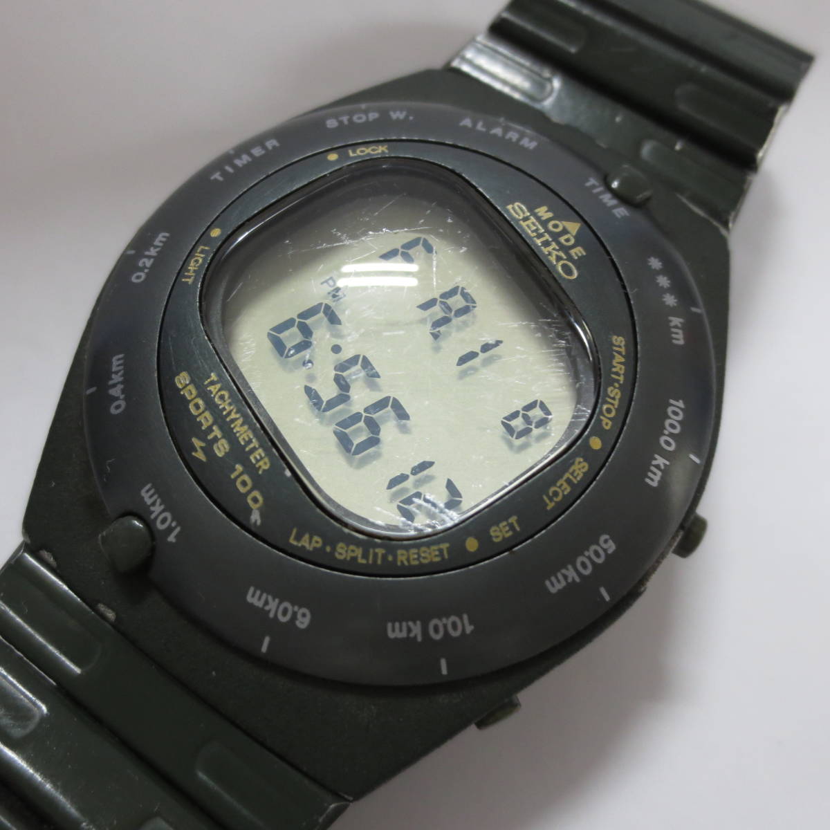 ○　SEIKO　セイコー　スピードマスター　A828-401A　1980年代　レア品　デジタル　クロノグラフ　ジウジアーロ　レアカラー　カーキ_画像1