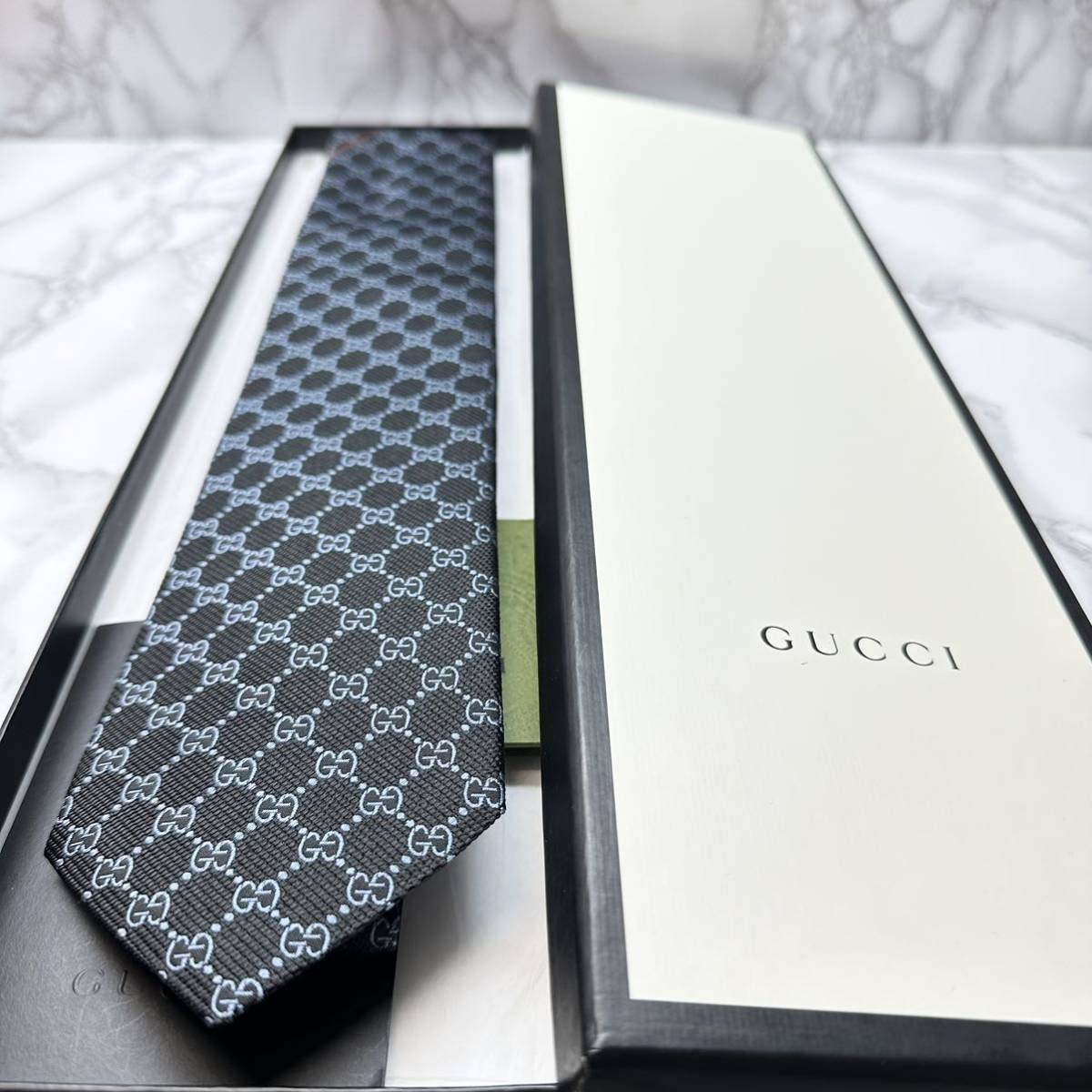 ✨極美品✨ 現行モデル GUCCI ネクタイ シルク100% GG柄 ベルト 艶- ✨極美品✨ 現行モデル GUCCI ネクタイ シルク100% GG柄 ベルト 艶-