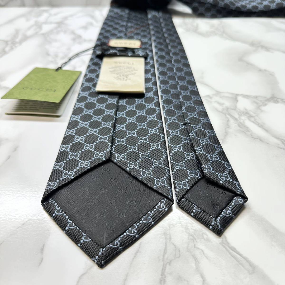 ✨極美品✨ 現行モデル GUCCI ネクタイ シルク100% GG柄 ベルト 艶- ✨極美品✨ 現行モデル GUCCI ネクタイ シルク100% GG柄 ベルト 艶-