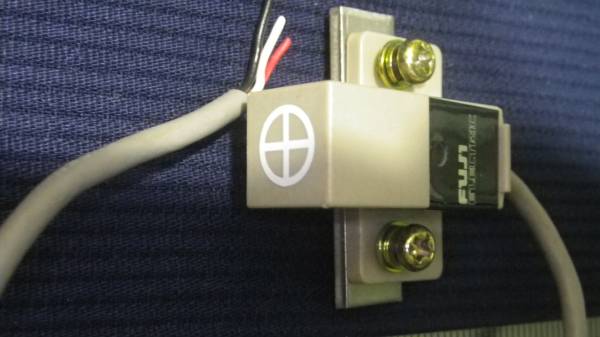直流３線式で使い易い　金属等検出用に　角型発振近接スイッチ　富士電機　ＰＥ－Ｂ４Ｄ　中古良品_センサー部分の画像例です。