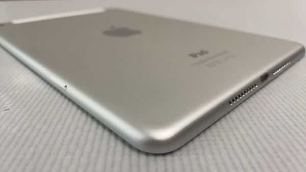 iPad mini4 NK702J/A simロック解除済み Apple docomo タブレット 【6279】_画像5