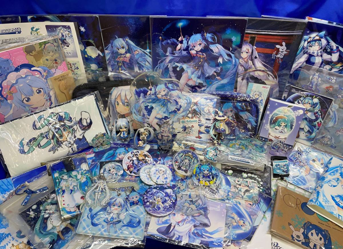 【ジャンク　まとめ】 初音ミク　雪ミク　SNOW MIKU セルフィースティック 新千歳空港限定 ビッグアクリルスタンド VOCALOID HATSUNE MIKU_画像2