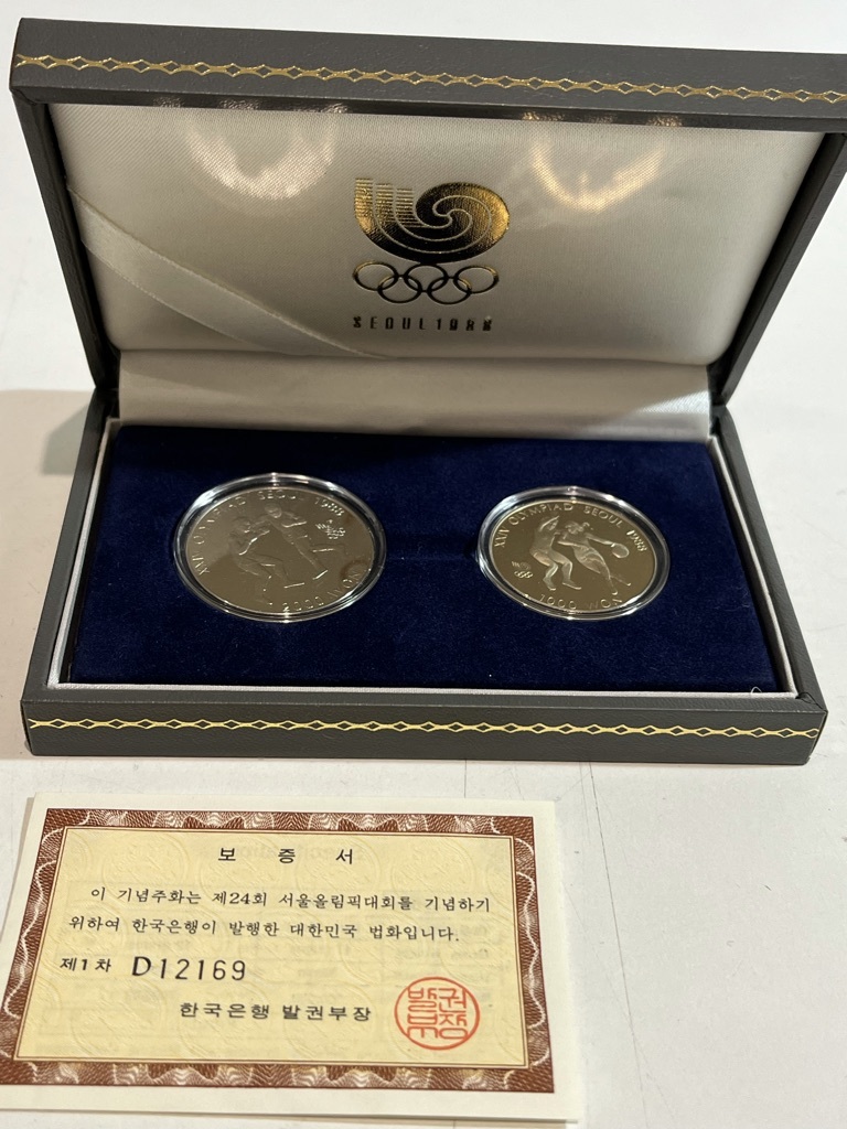 ★☆ 【１円スタート】ソウルオリンピック SEOUL 1988 五輪 記念コイン メダル 2000ウォン 1000ウォン 銀貨 シルバー ケース付き 現状保管_画像1