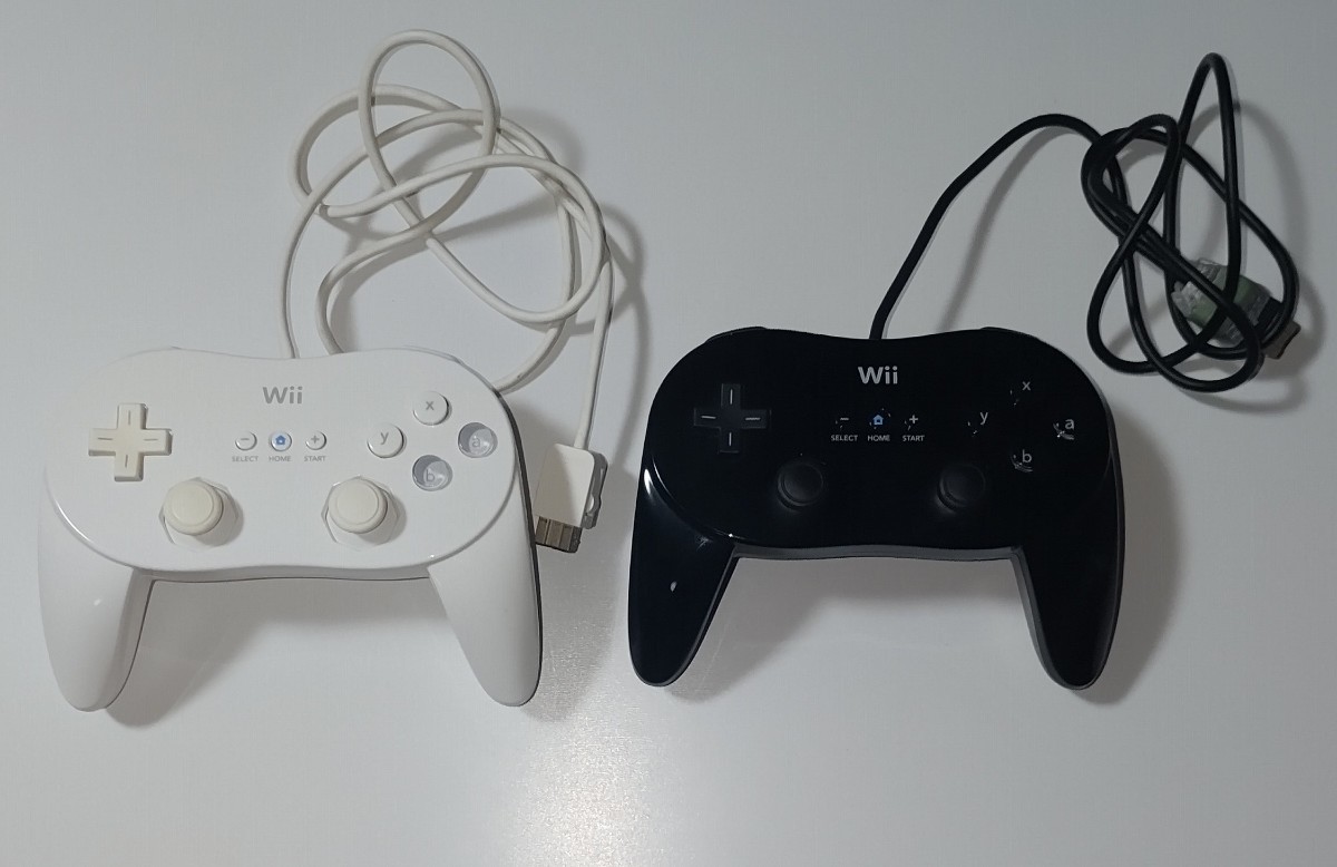 Wii　クラシックコントローラー　pro　2個セット　クロ　シロ