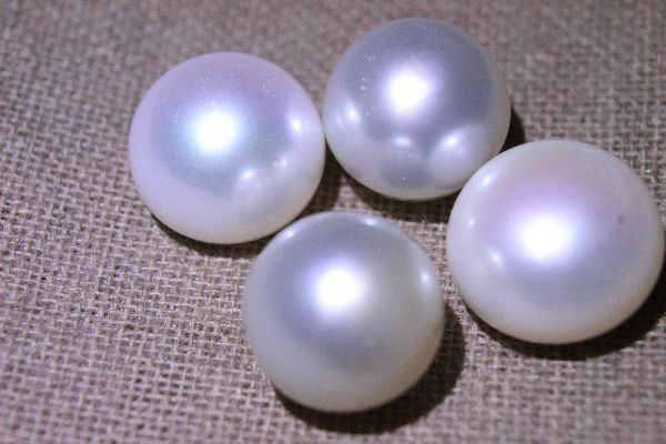 真珠 ４個★７．６g★片穴★ホワイト系１０～１２ｍｍ_画像5