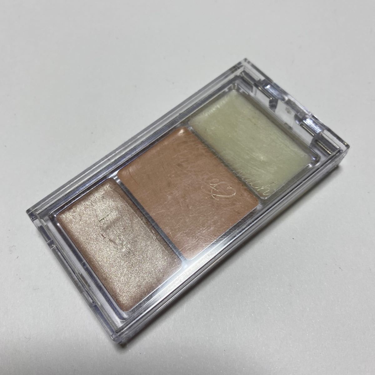  Kiss make-up li Touch Palette 01 light multi bar m concealer high lighter 