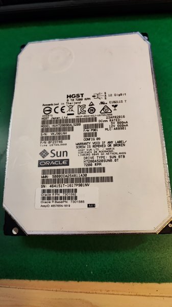 ★動作確認なし＆返品なし＆ノークレーム　ノーリターンで★　HGST 8 TB 3.5 インチ SAS HDD_画像2