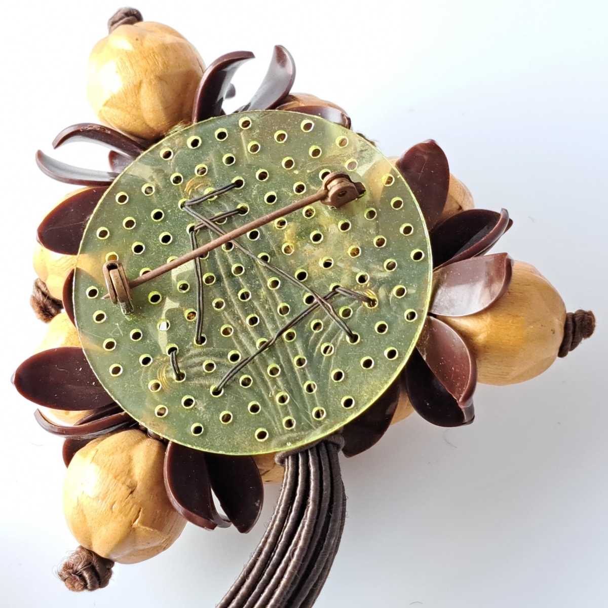 Vintage 1930's Nut Brooch Wood Beads Plastic Natural Style_画像10