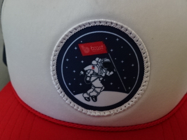 激レア USA購入【Boost】 宇宙飛行士 月面着陸 旗立て ロゴワッペン付メッシュ キャップ 中古良品_画像2