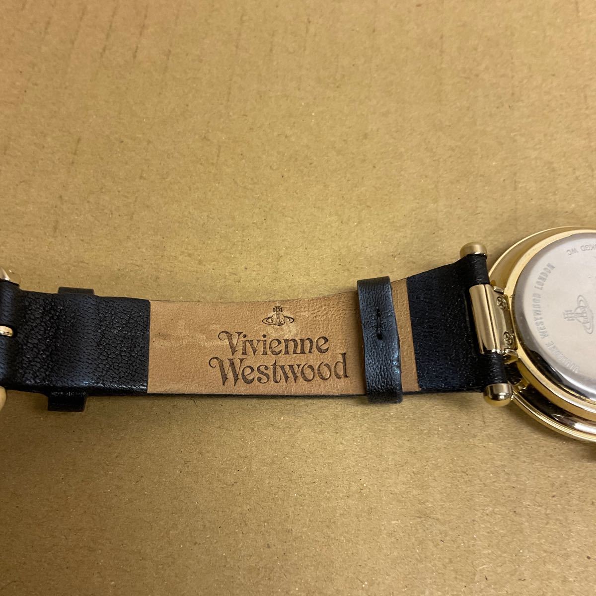 営MK20-60T Vivienne Westwood ヴィヴィアンウエストウッド レディース腕時計 VV006BKGD ブラック×ゴールド レザーベルト 不動品 美品_画像7