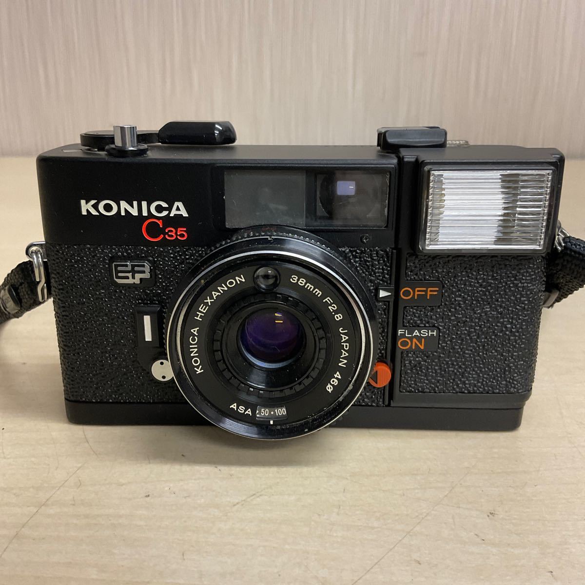 営HG58-60T KONICA コニカ C35EF HEXANON 38mm F2.8 フィルムカメラ コンパクトカメラ 動作未確認_画像2