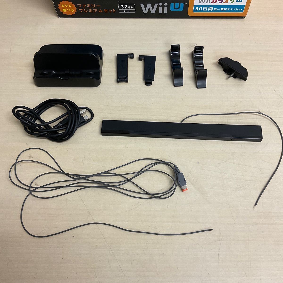 営HG62-100T Nintendo 任天堂 WiiU ファミリープレミアムセット 32GB WUP-101 WUP-010 ワイヤレスリモコン 通電確認済 センサーバー断裂_画像10