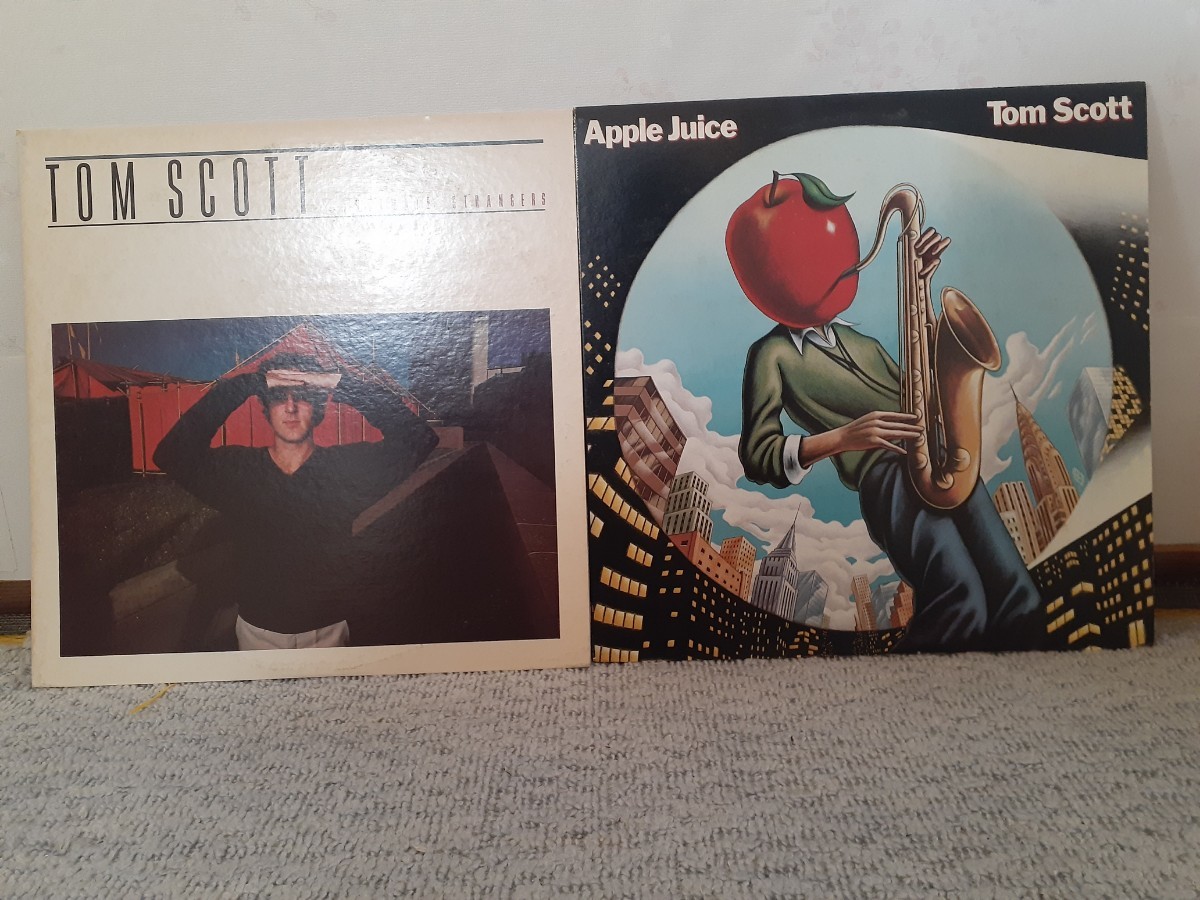 【二枚セット】トムスコット　Tom Scott　LPレコード　Apple Juice　＆　INTIMATE STANGERS　歌詞カード付き_画像1