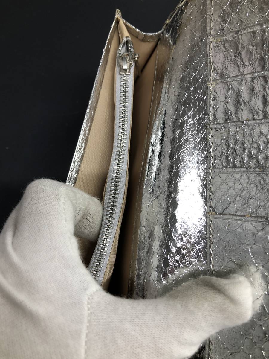 HB9142　　長財布 かぶせ　財布　レザー パイソン　シルバー　ヘビ革　専用袋　箱付き 未使用品_画像7