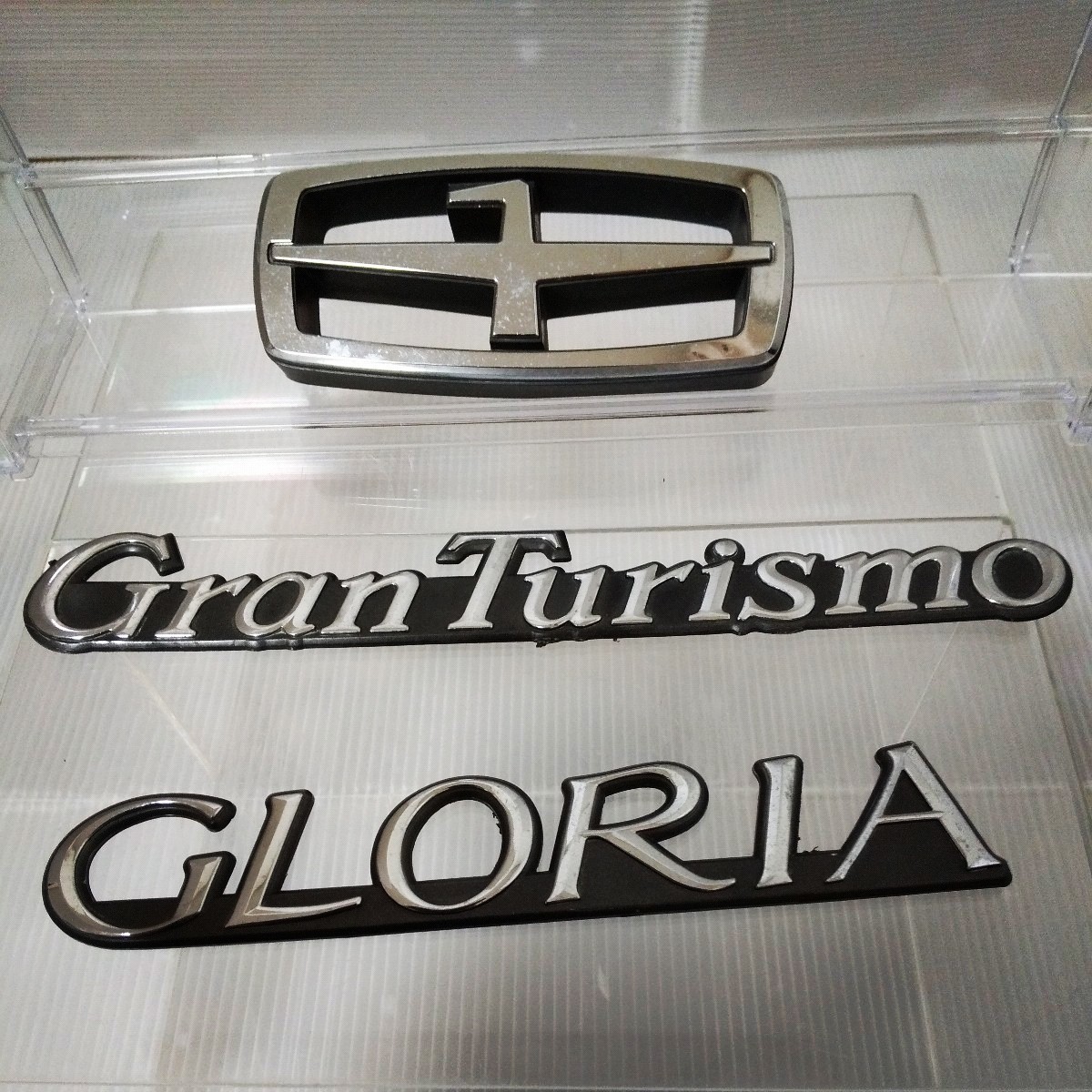 旧車 希少 グロリア 純正エンブレム GLORIA Gran Turismo 日産 3点セット レトロエンブレム_画像1