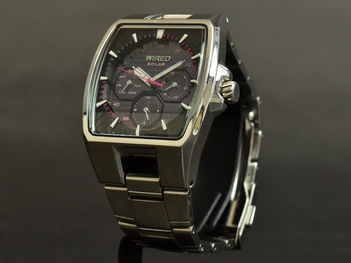 163771◆美品 動作確認済 WIRED ワイアード メンズウォッチ 腕時計 ソーラー V14J-0BA0 デイデイト SS ブラック ピンク シルバー/ D_画像2