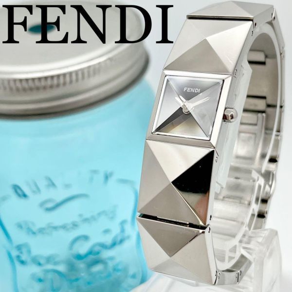 419 FENDI フェンディ時計　レディース腕時計　ピラミッド　ブラック　人気