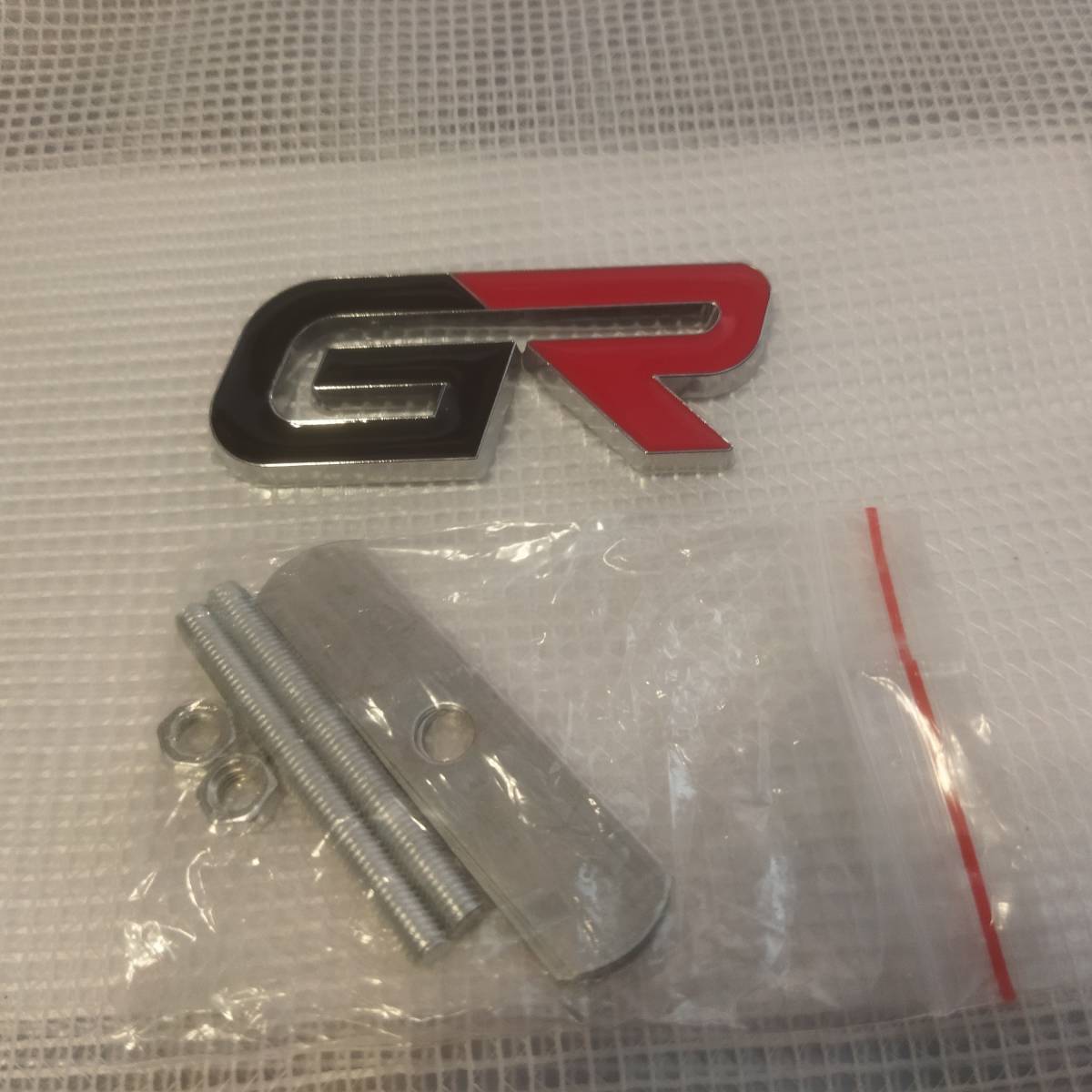 【送料無料】GR(ガズーレーシング) 3Dエンブレム(Fグリル用) 黒/赤/メッキ 横7.3cm×縦3cm×厚さ4mm ⑥ TOYOTA GAZOO Racing_画像4