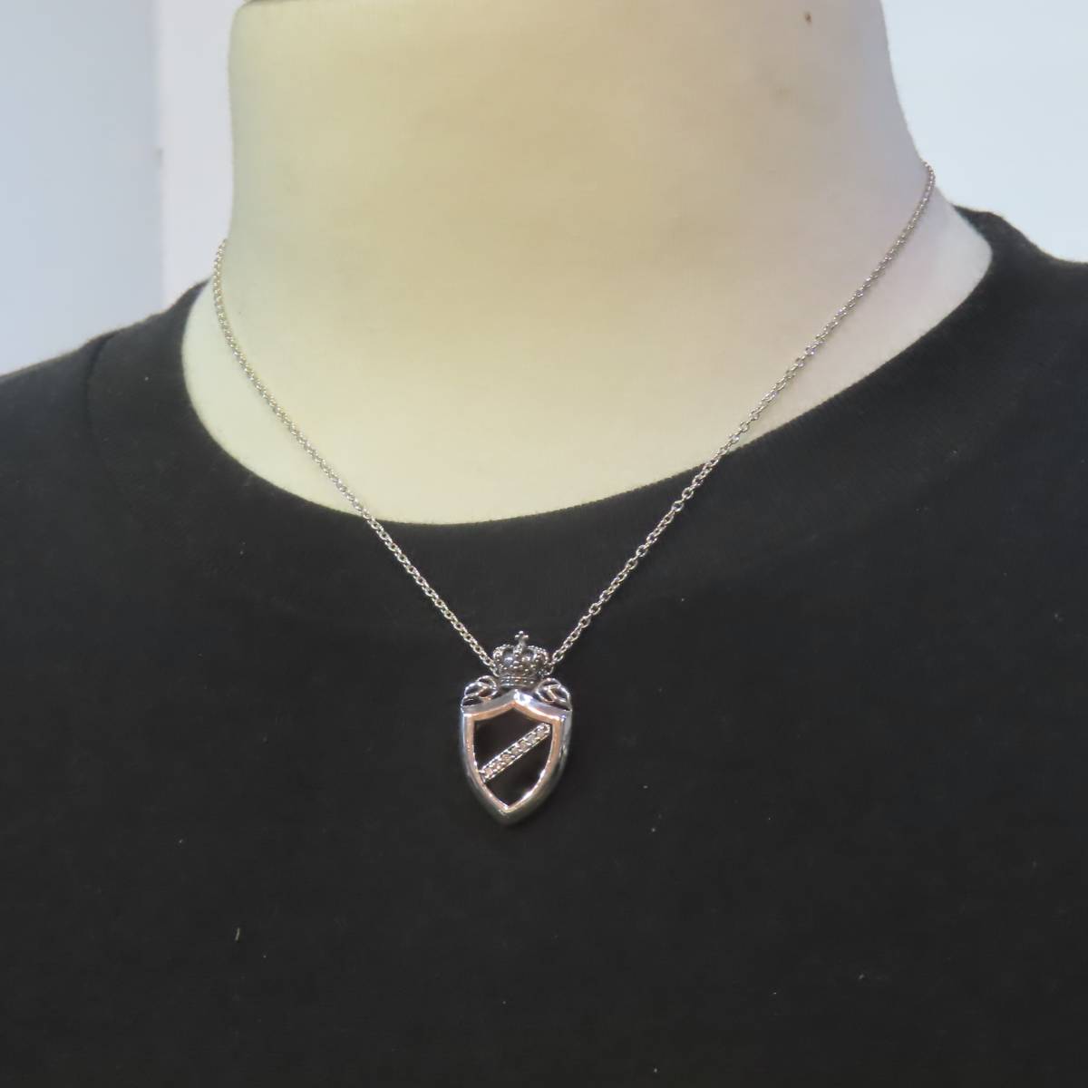 新品同様 美品 JUSTIN DAVIS CROWN SHIELD NECKLACE 新品同様 美品 JUSTIN DAVIS CROWN SHIELD NECKLACE