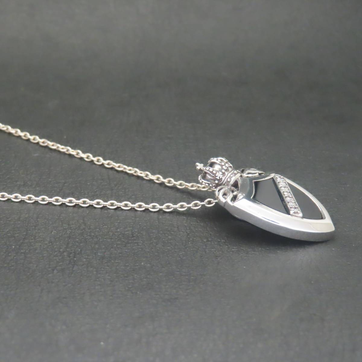 新品同様 美品 JUSTIN DAVIS CROWN SHIELD NECKLACE 新品同様 美品 JUSTIN DAVIS CROWN SHIELD NECKLACE